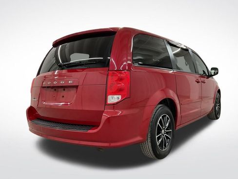 Used 2016 Dodge Grand Caravan SE image 3