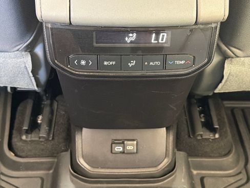 Used 2023 Toyota Highlander L FWD image 10