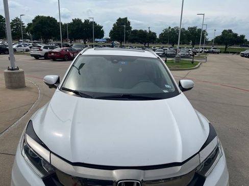Used 2021 Honda HR-V EX image 2