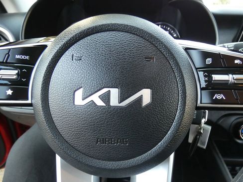 Used 2023 Kia Forte LXS image 65