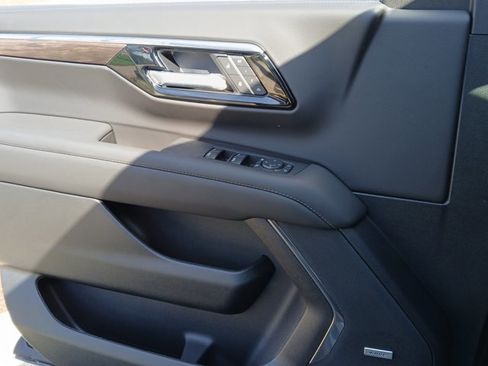 New 2026 Chevrolet Suburban Z71 AWD/4WD image 19