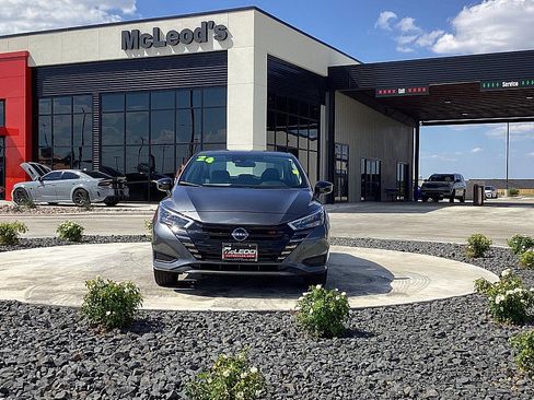 Used 2024 Nissan Versa SR image 2