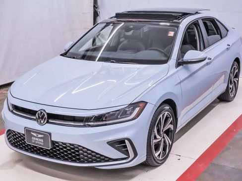 Used 2025 Volkswagen Jetta SEL image 1