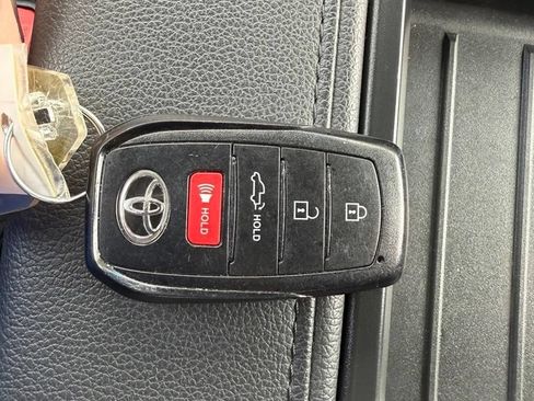 Used 2024 Toyota Tundra Limited AWD/4WD image 28