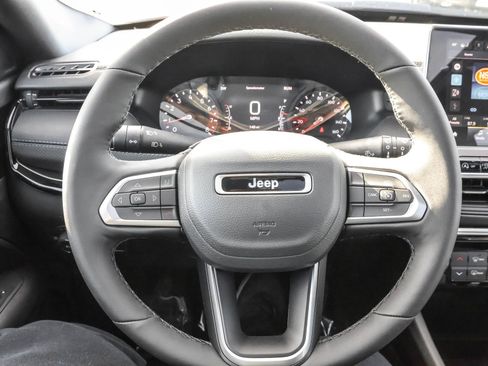 New 2025 Jeep Compass Latitude w/ Sun & Sound Group AWD/4WD image 28