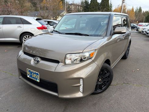 Used 2014 Scion xB image 2