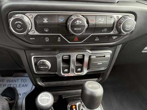 Used 2022 Jeep Wrangler Willys image 22