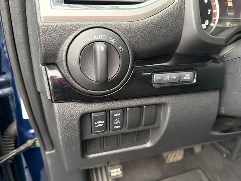 Used 2021 Nissan Titan SV w/ SV Convenience Package AWD/4WD image 23