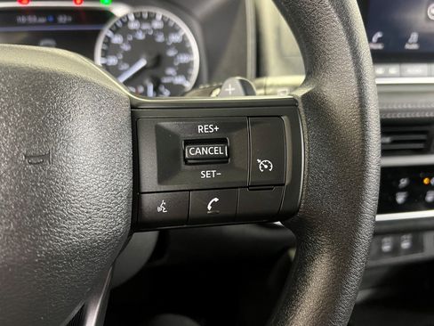 Used 2025 Nissan Rogue S image 31