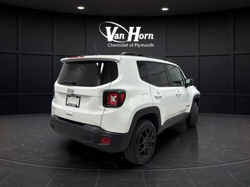 Used 2023 Jeep Renegade Latitude w/ Sun & Fun Group AWD/4WD image 3