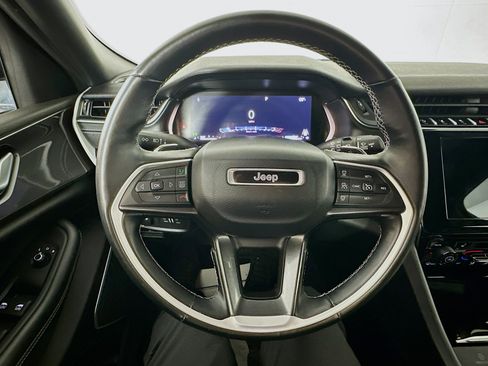 Used 2022 Jeep Grand Cherokee L Laredo image 11