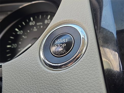 Used 2018 Nissan Rogue Sport SV w/ SV Technology Package image 24