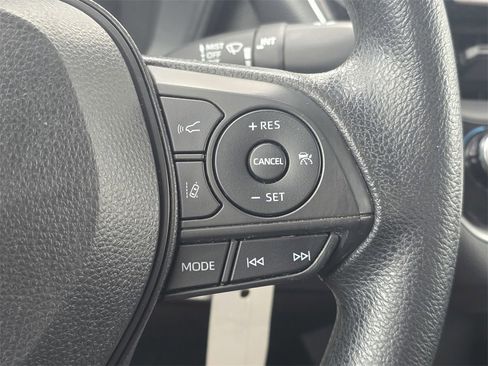 Used 2022 Toyota Corolla LE image 34