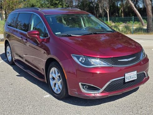 Used 2018 Chrysler Pacifica Touring Plus w/ Tire & Wheel Group image 18