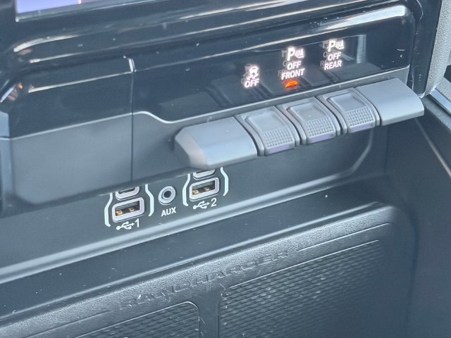 Used 2025 RAM 1500 Laramie AWD/4WD image 18