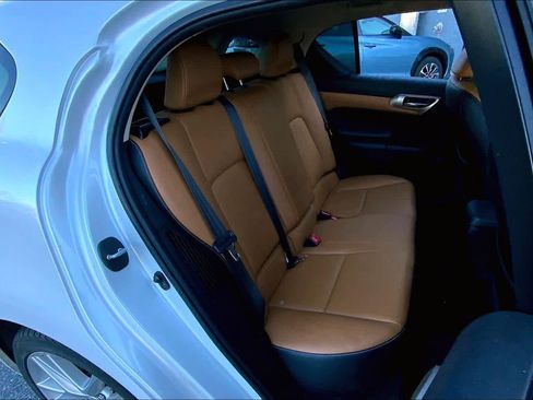 Used 2016 Lexus CT 200h image 19