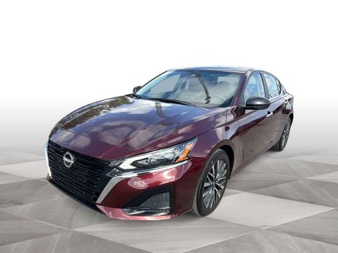 Used 2025 Nissan Altima 2.5 SV FWD image 4