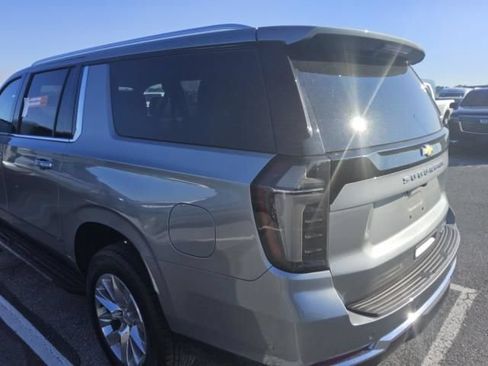 Used 2025 Chevrolet Suburban Premier AWD/4WD image 6