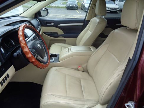 Used 2016 Toyota Highlander XLE AWD/4WD image 21