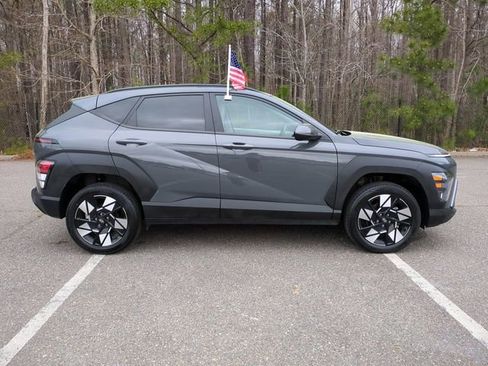 Used 2025 Hyundai Kona SEL image 3