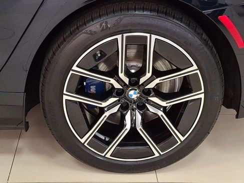 Used 2025 BMW i7 eDrive50 w/ M Sport Package RWD image 7