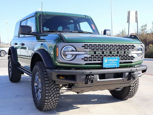 New 2025 Ford Bronco Badlands image 6