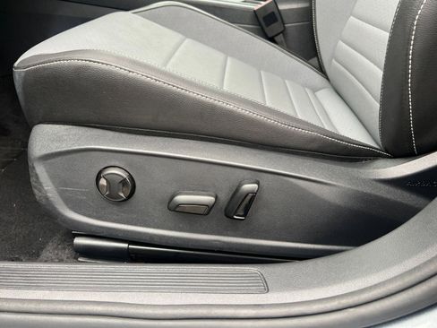 Used 2025 Volkswagen Jetta SE image 23