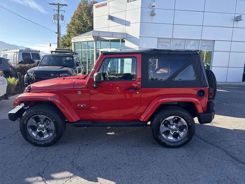 Used 2017 Jeep Wrangler Sahara image 9