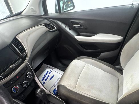 Used 2022 Chevrolet Trax LS w/ Tint and Cruise Package FWD image 15