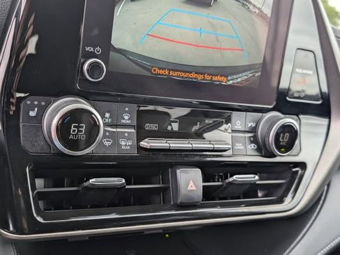Used 2023 Toyota Highlander XLE AWD/4WD image 16