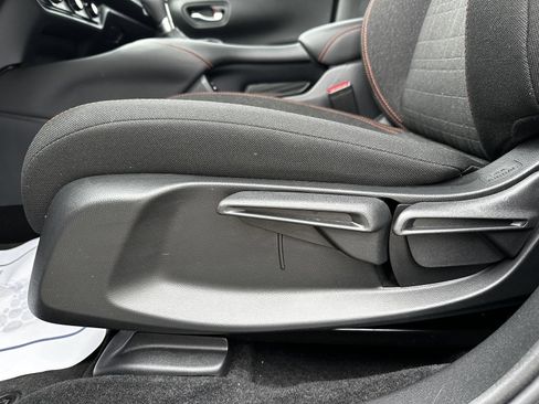 Certified 2025 Honda HR-V Sport image 8