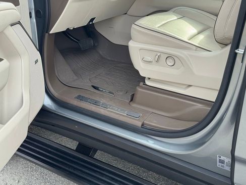 Used 2024 GMC Yukon Denali w/ Advanced Technology Package image 26