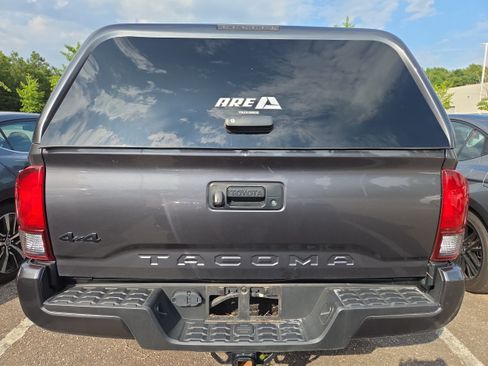 Used 2022 Toyota Tacoma SR w/ SX Package AWD/4WD image 4