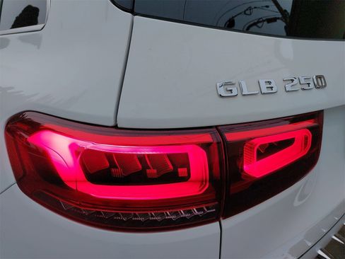 Used 2020 Mercedes-Benz GLB 250 4MATIC image 43