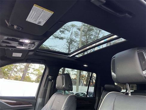 Used 2022 Cadillac Escalade ESV Premium Luxury image 12