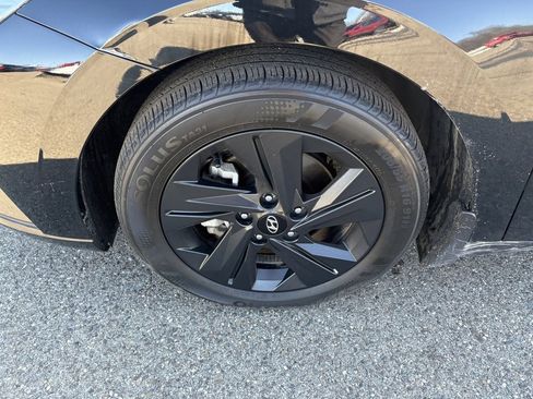 Used 2023 Hyundai Elantra SEL image 9