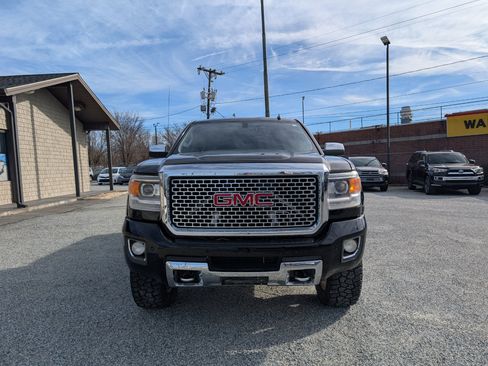 Used 2015 GMC Sierra 2500 Denali image 2