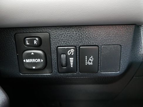 Used 2018 Toyota RAV4 XLE AWD/4WD image 26