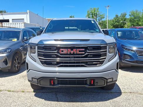 Used 2024 GMC Sierra 1500 AT4 w/ Technology Package AWD/4WD image 4