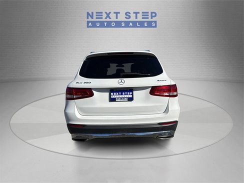 Used 2018 Mercedes-Benz GLC 300 4MATIC w/ Premium Package image 7