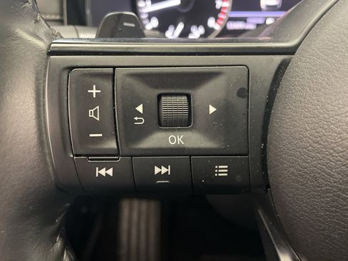 Used 2024 Nissan Pathfinder SV image 14