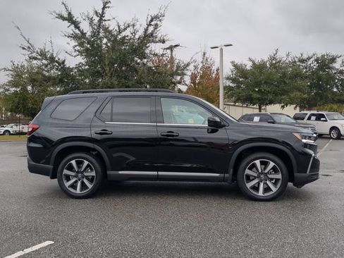 Used 2024 Honda Pilot Touring image 3