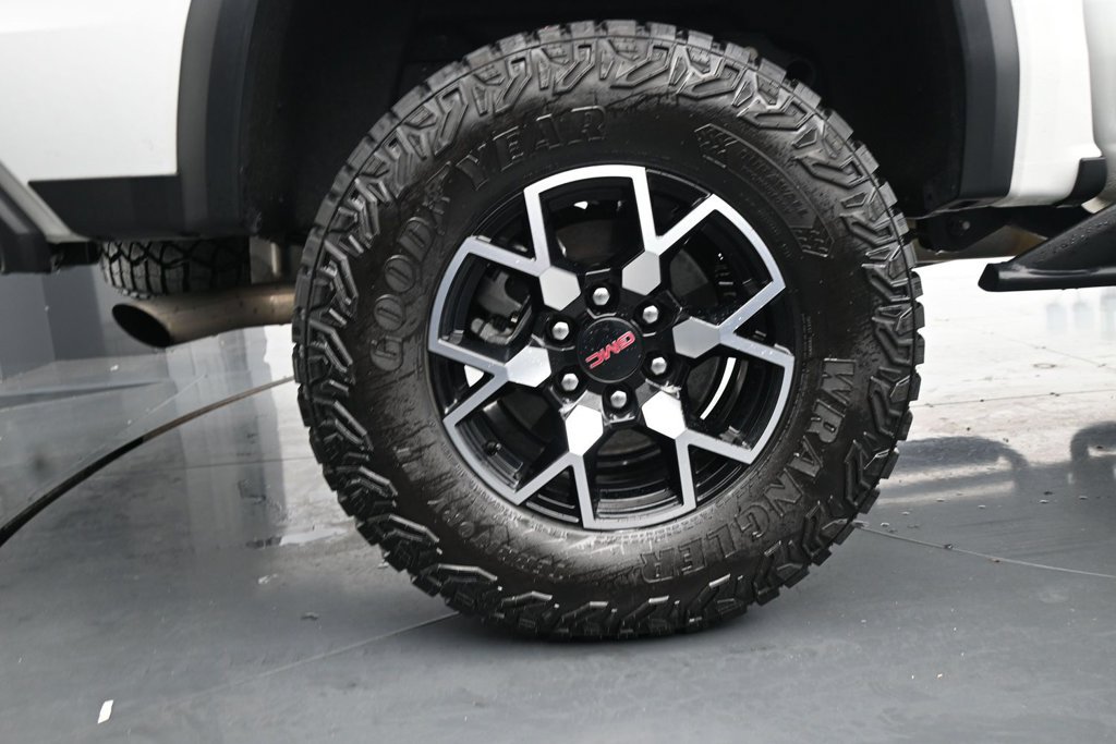 Used 2024 GMC Canyon AT4X AWD/4WD image 10