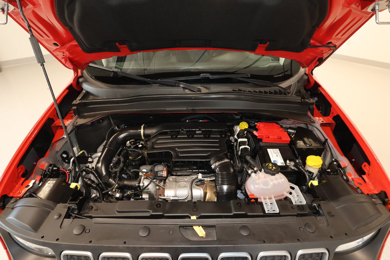 Used 2023 Jeep Renegade Latitude AWD/4WD image 31