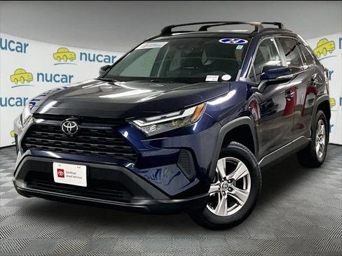 Used 2022 Toyota RAV4 XLE w/ Convenience Package AWD/4WD image 3