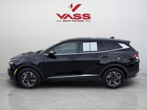 Used 2025 Kia Sportage LX FWD image 2