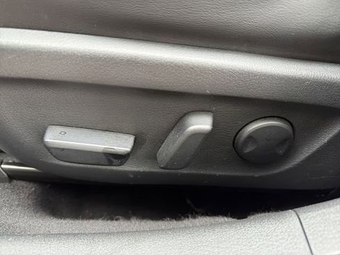 Used 2019 MAZDA MAZDA3 Hatchback FWD image 12