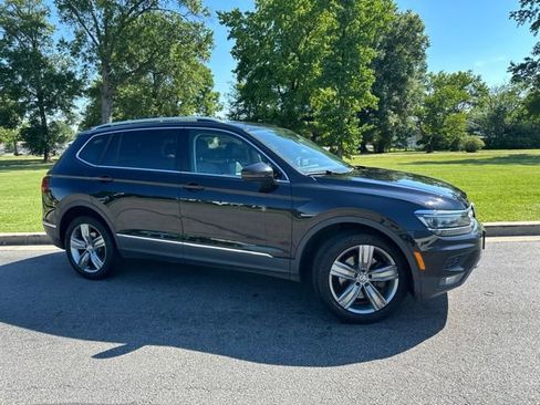 Used 2018 Volkswagen Tiguan SEL Premium AWD/4WD image 2