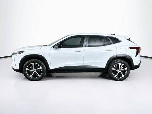 Used 2025 Chevrolet Trax RS w/ Driver Confidence Package FWD image 4