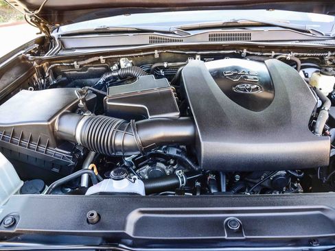 Certified 2021 Toyota Tacoma SR5 image 32